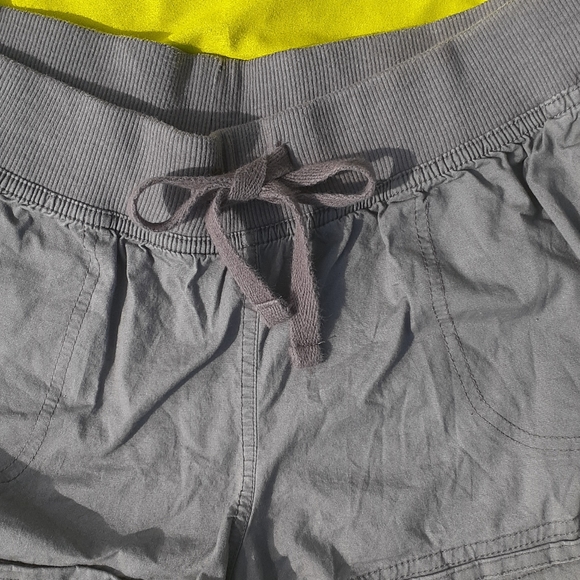 Drawstring shorts - Picture 8 of 10